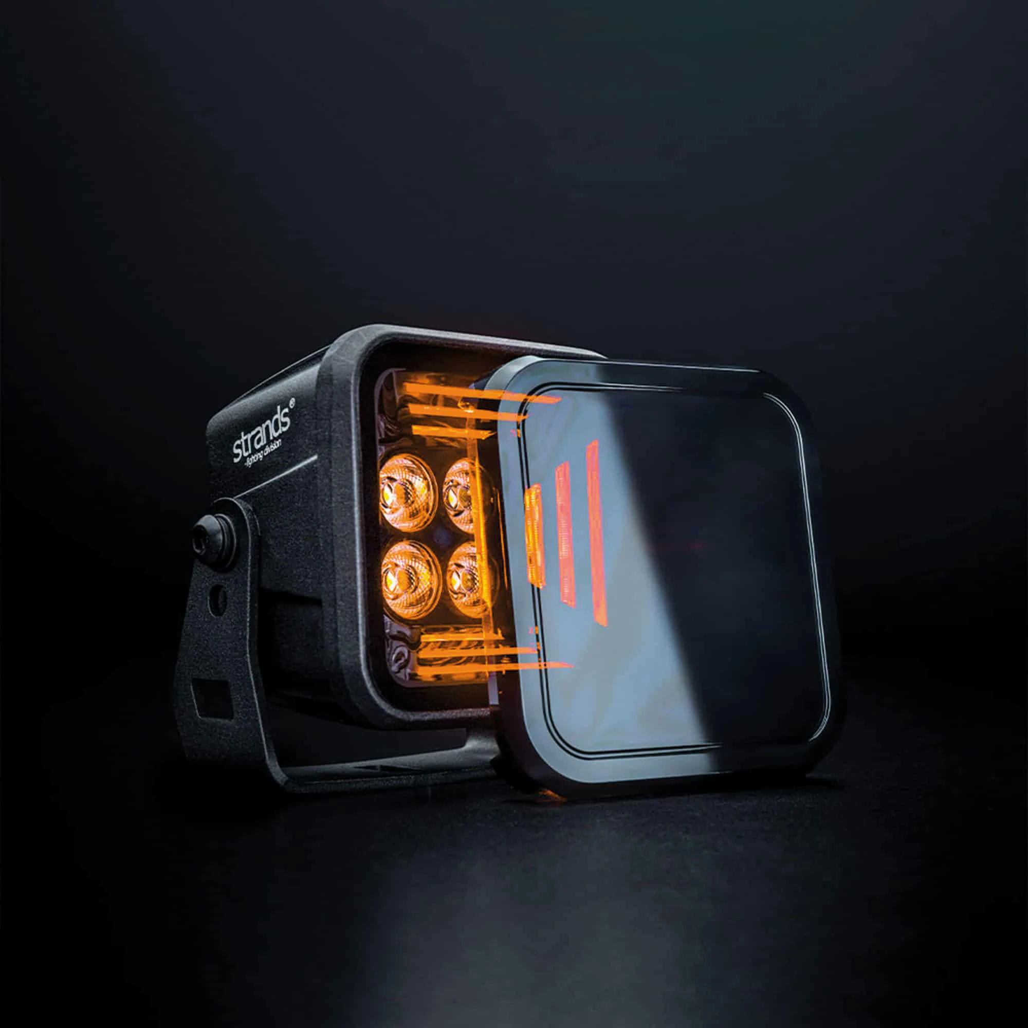 Προβολέας Strands Dark Knight Fortex – 3200lm – 38W – Ρυθμιζόμενη Θερμοκρασία – Κεχριμπαρένιο Φως Θέσης